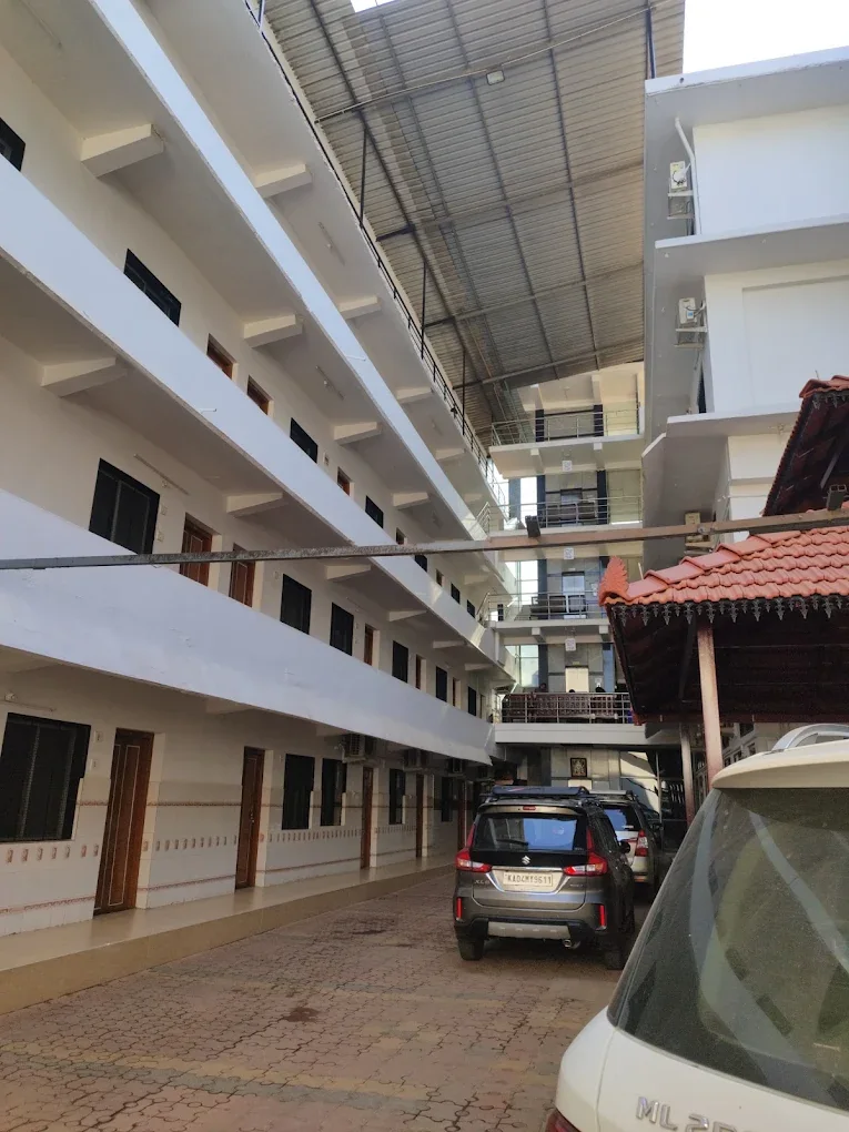 Yamuna Vihar Tourist Home courtyard